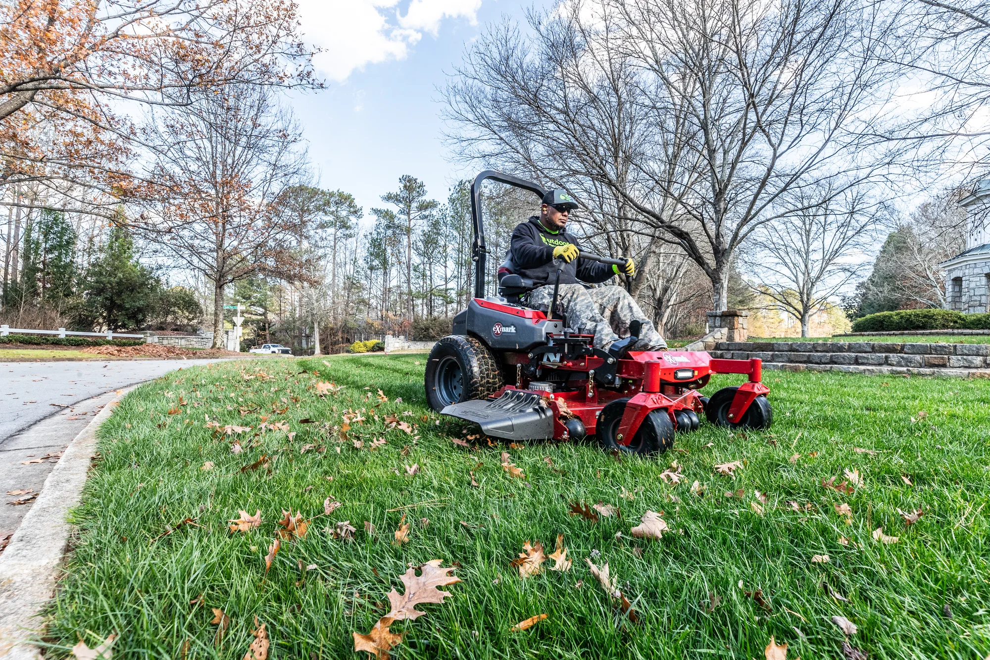Exmark Lazer Z V Series Zero Turn Rider Lzv060B2360A00 Man Mowing Grass product image
