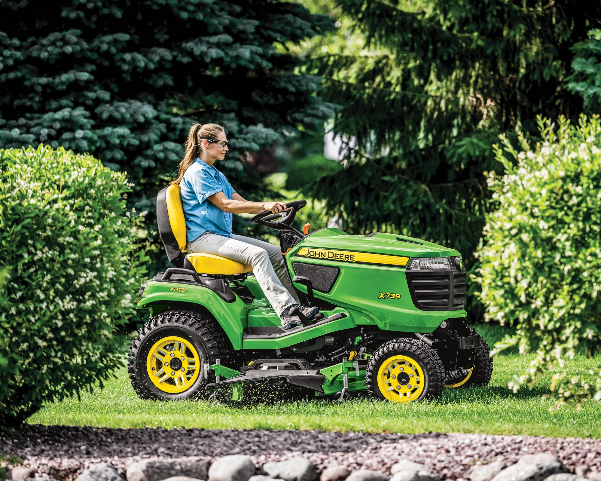 John Deere Signature X700 Series Garden Tractor X739